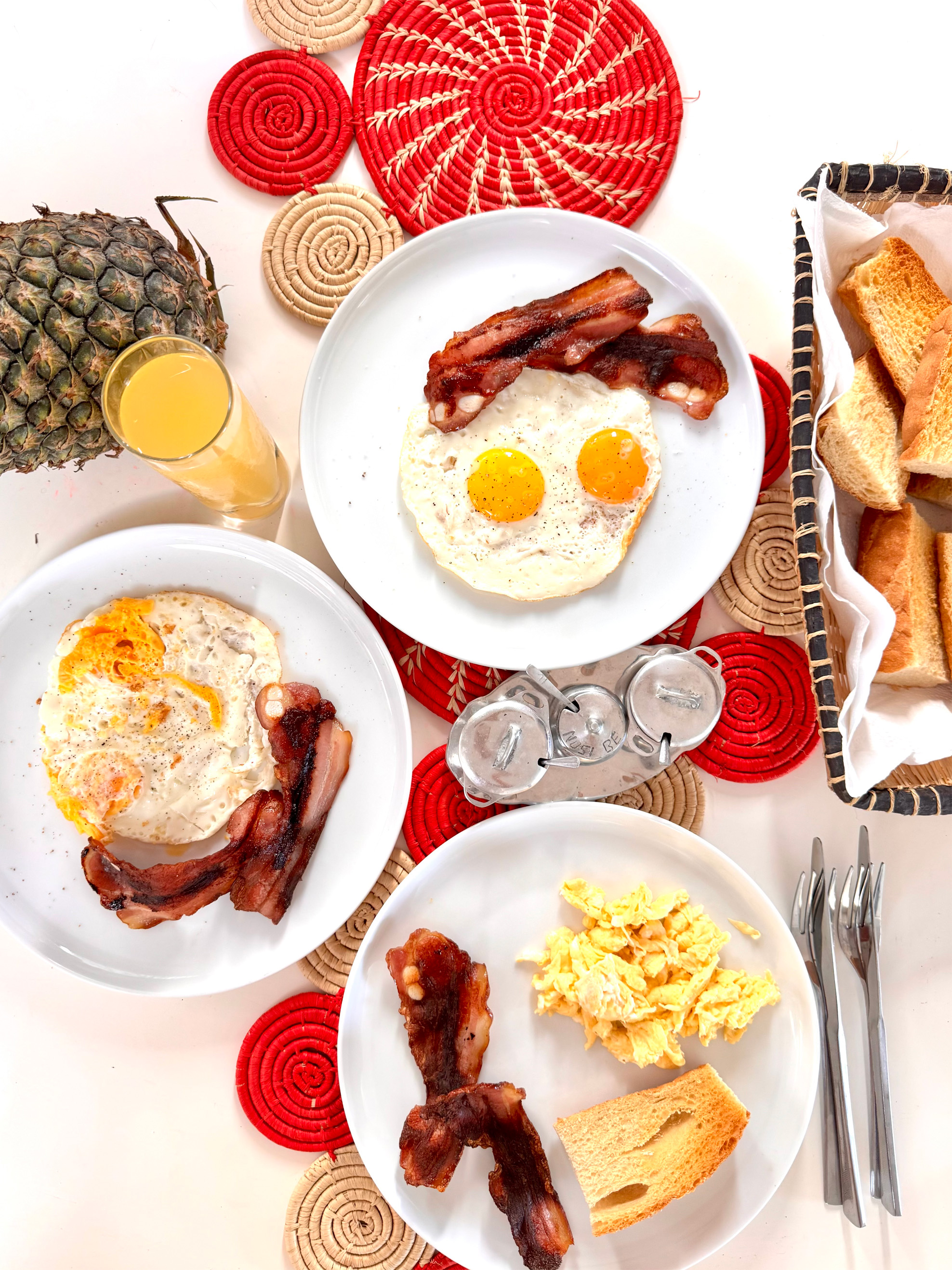 Maki-Cat-Liveaboard-breakfast-2