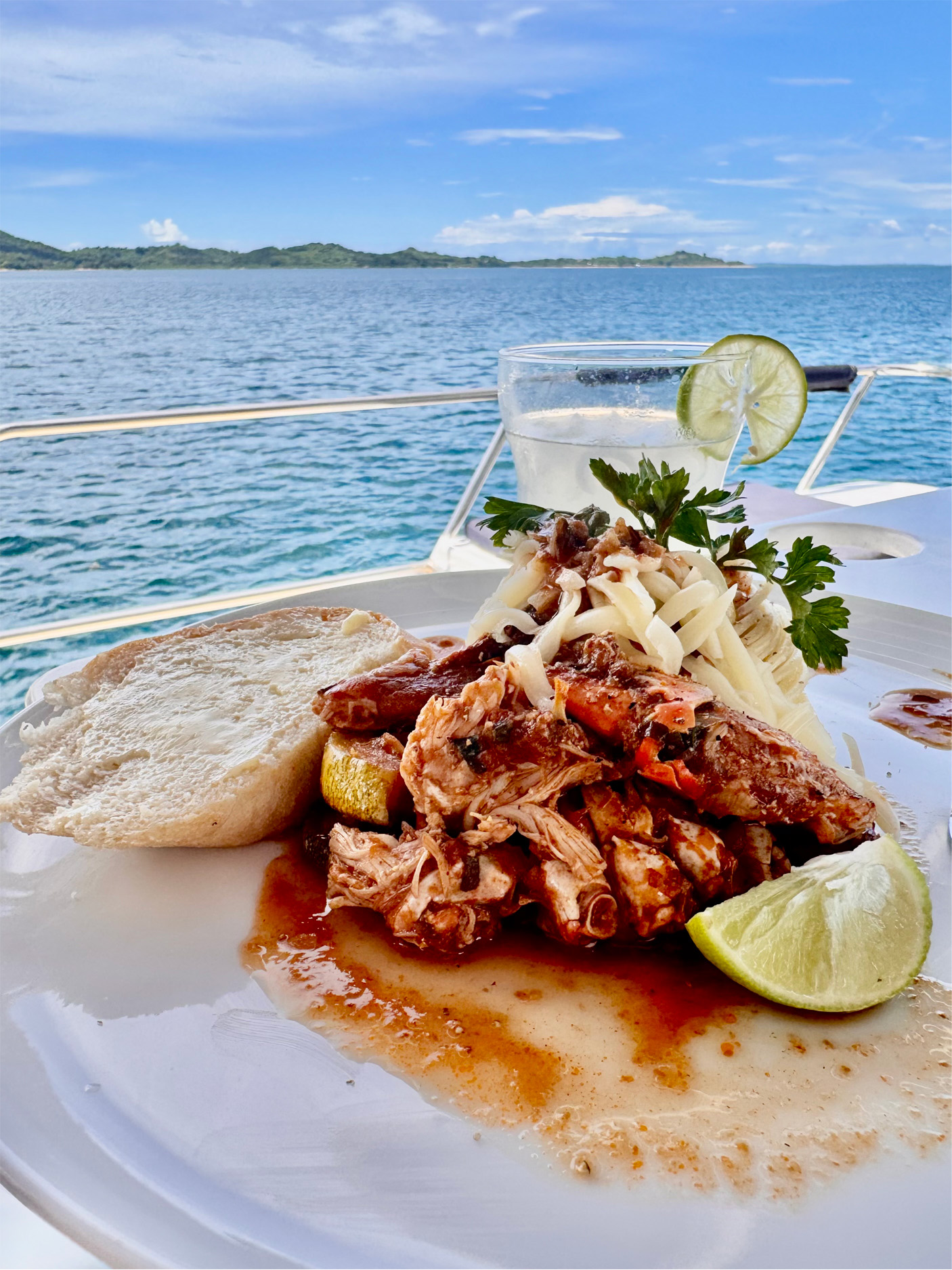 Maki-Cat-Liveaboard-meal-2